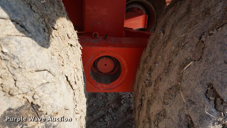 image for item DE3301 2012 Kuhn Knight VT180 vertical feed mixer