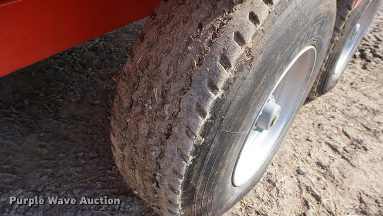 image for item DE3301 2012 Kuhn Knight VT180 vertical feed mixer