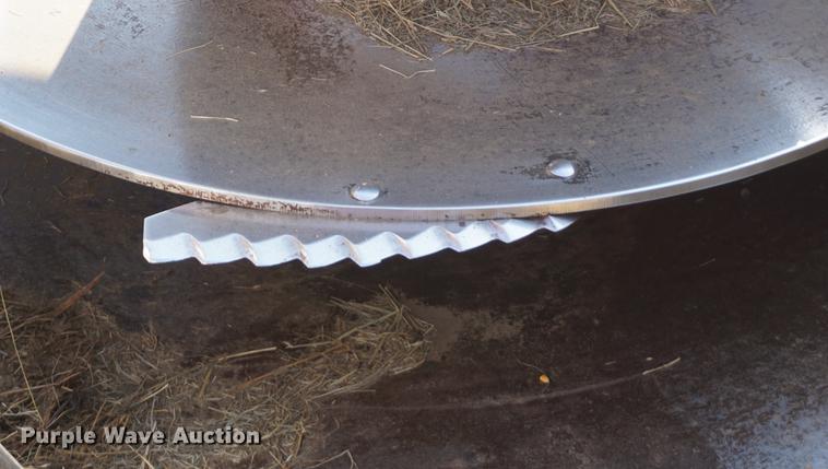 image for item DE3301 2012 Kuhn Knight VT180 vertical feed mixer