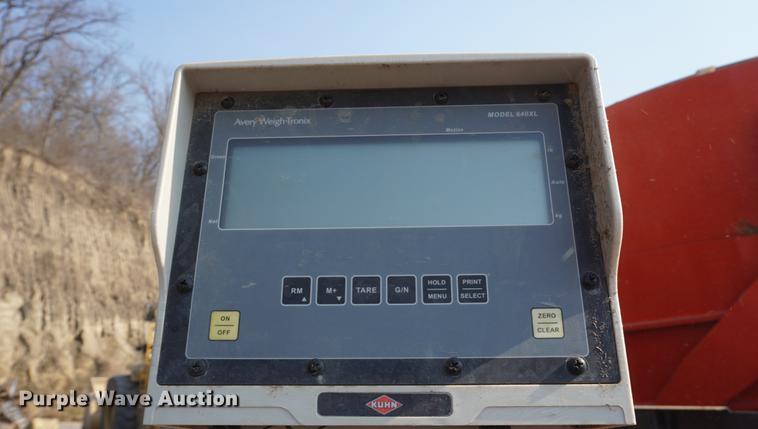 image for item DE3301 2012 Kuhn Knight VT180 vertical feed mixer