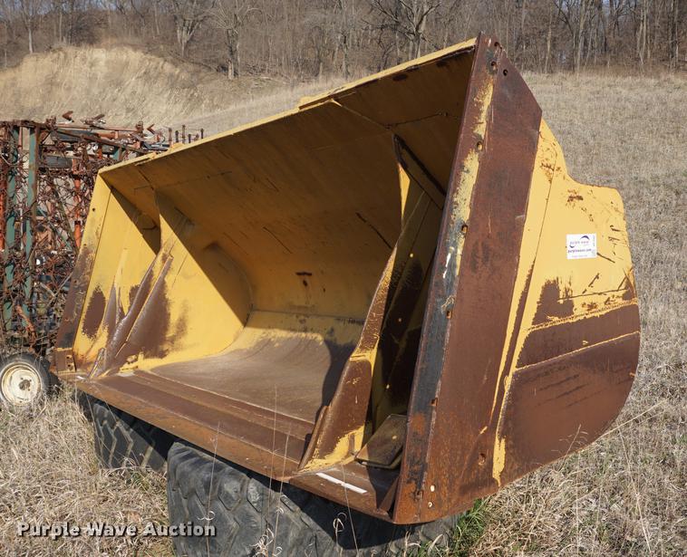 image for item DE3302 Caterpillar loader bucket