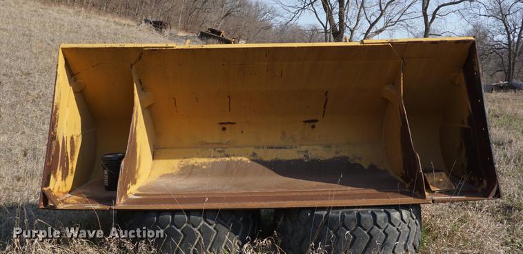 image for item DE3302 Caterpillar loader bucket