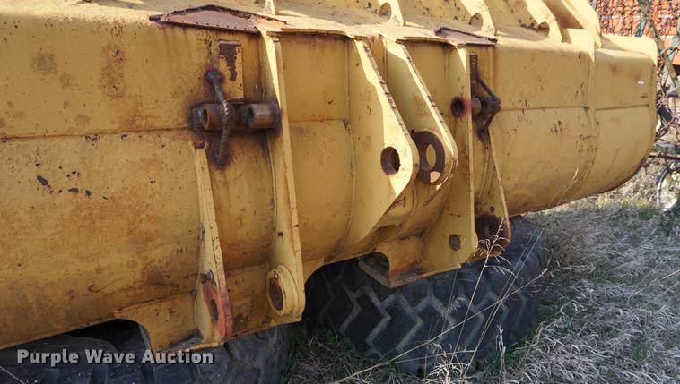 image for item DE3302 Caterpillar loader bucket