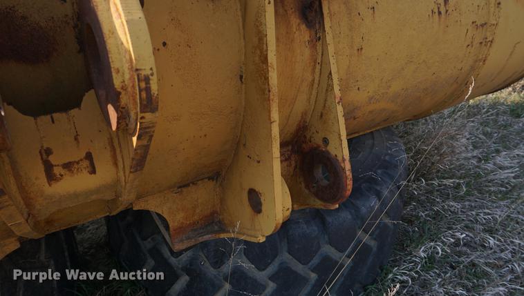 image for item DE3302 Caterpillar loader bucket