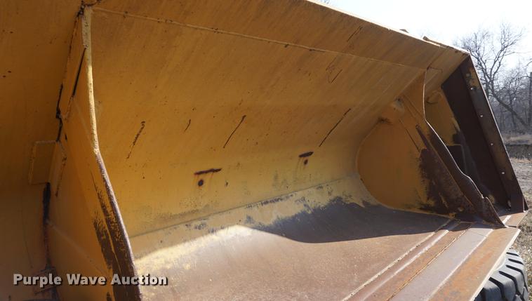 image for item DE3302 Caterpillar loader bucket