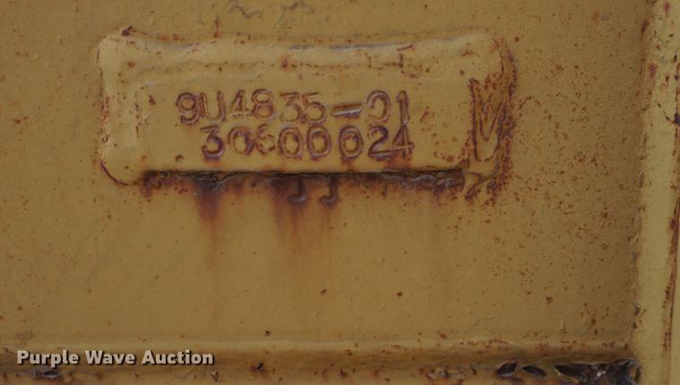 image for item DE3302 Caterpillar loader bucket
