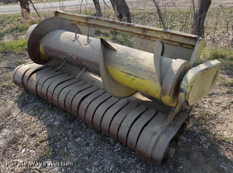 image for item DE3303 (2) John Deere pickup heads