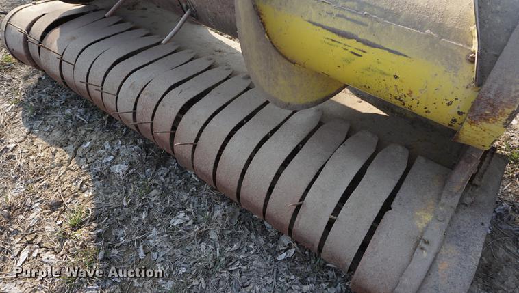 image for item DE3303 (2) John Deere pickup heads