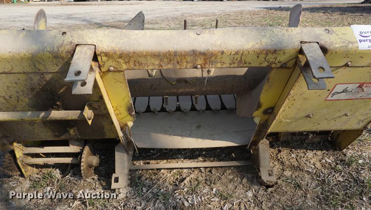 image for item DE3303 (2) John Deere pickup heads