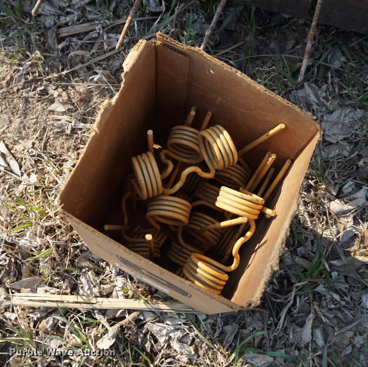 image for item DE3303 (2) John Deere pickup heads