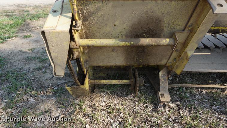 image for item DE3303 (2) John Deere pickup heads