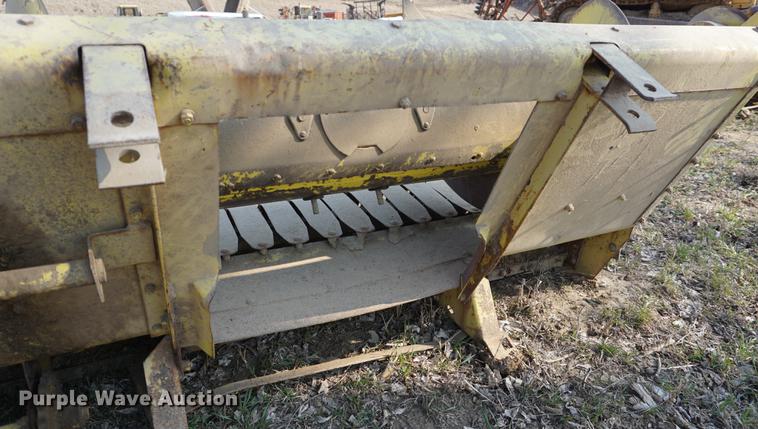 image for item DE3303 (2) John Deere pickup heads