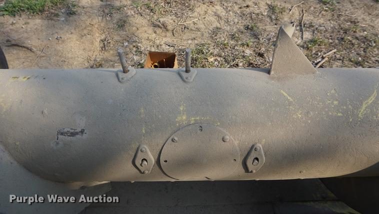 image for item DE3303 (2) John Deere pickup heads