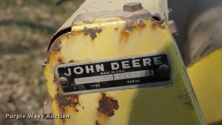 image for item DE3303 (2) John Deere pickup heads