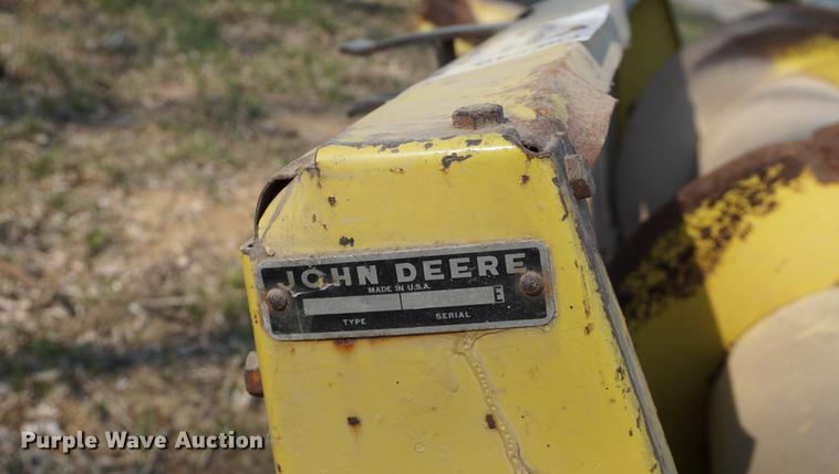 image for item DE3303 (2) John Deere pickup heads