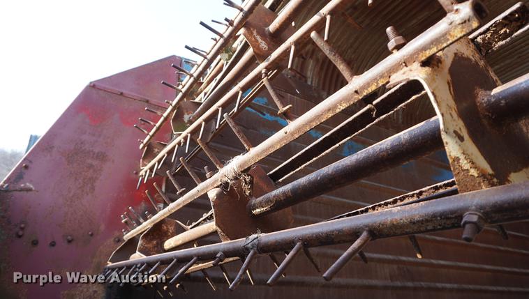 image for item DE3305 1971 Big Blue 810A forage wagon