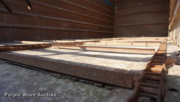 image for item DE3305 1971 Big Blue 810A forage wagon