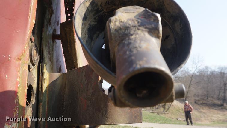 image for item DE3305 1971 Big Blue 810A forage wagon