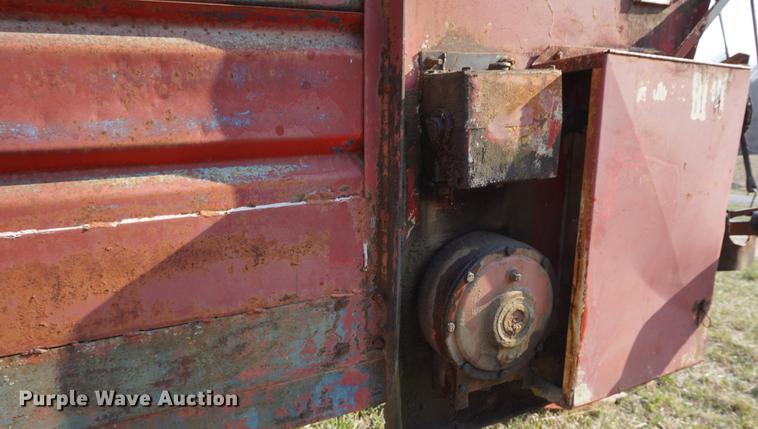 image for item DE3305 1971 Big Blue 810A forage wagon