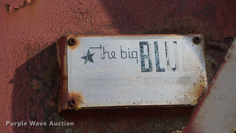 image for item DE3305 1971 Big Blue 810A forage wagon