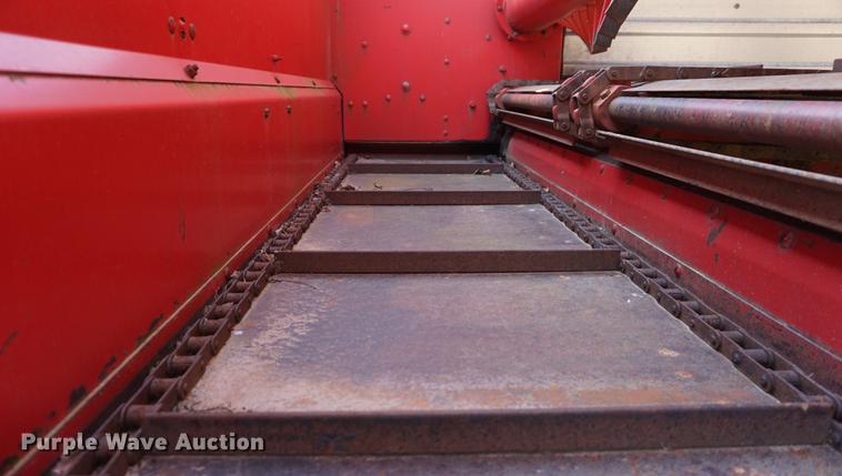 image for item DE3306 1995 Gehl BU970 forage wagon