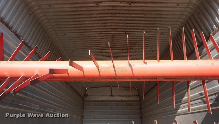 image for item DE3306 1995 Gehl BU970 forage wagon