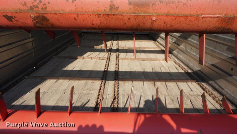 image for item DE3306 1995 Gehl BU970 forage wagon