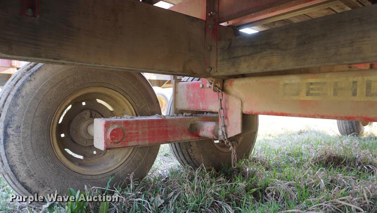 image for item DE3306 1995 Gehl BU970 forage wagon