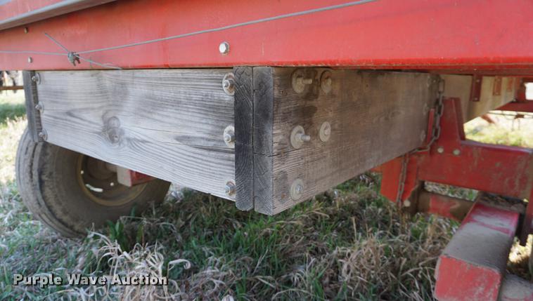 image for item DE3306 1995 Gehl BU970 forage wagon