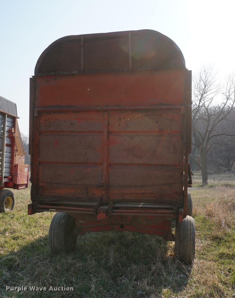 image for item DE3307 1976 Cobey 5000A forage wagon