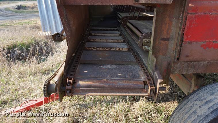 image for item DE3307 1976 Cobey 5000A forage wagon