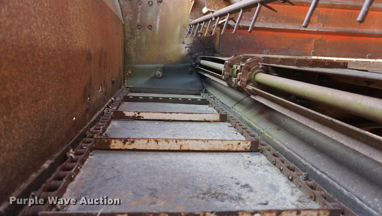 image for item DE3307 1976 Cobey 5000A forage wagon