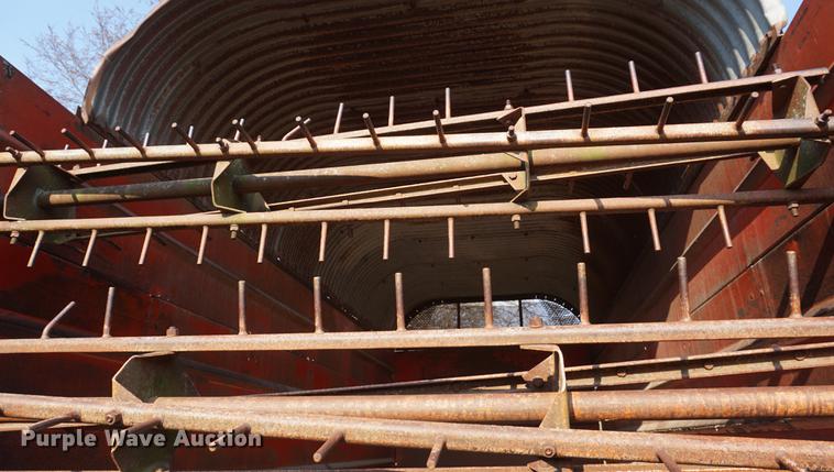 image for item DE3307 1976 Cobey 5000A forage wagon