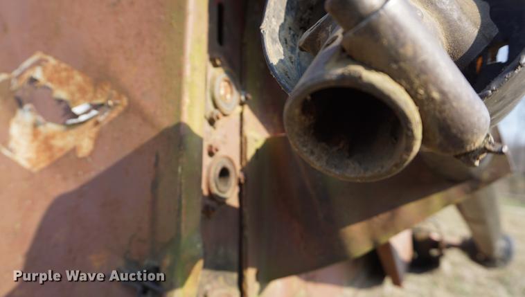 image for item DE3307 1976 Cobey 5000A forage wagon