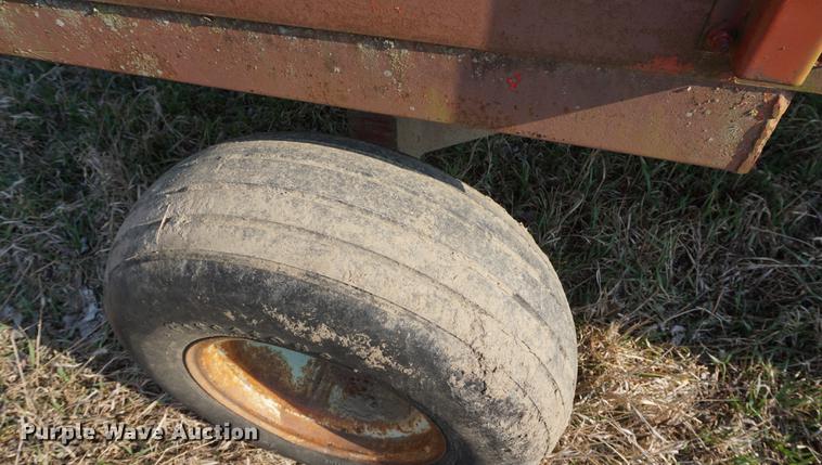 image for item DE3307 1976 Cobey 5000A forage wagon
