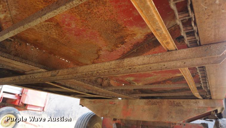 image for item DE3307 1976 Cobey 5000A forage wagon