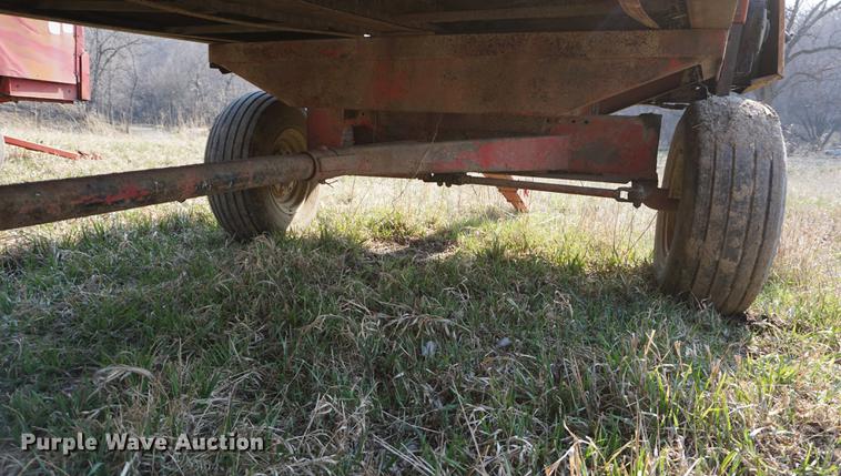 image for item DE3307 1976 Cobey 5000A forage wagon
