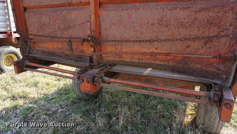 image for item DE3307 1976 Cobey 5000A forage wagon