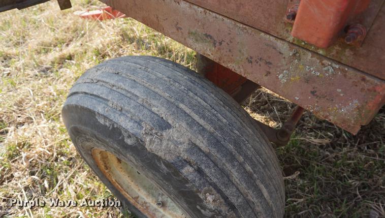 image for item DE3307 1976 Cobey 5000A forage wagon