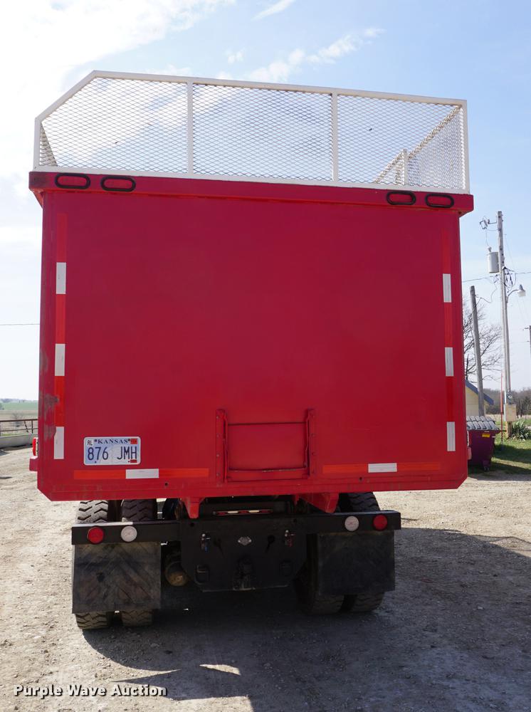 image for item DE3327 2003 International 7400 silage truck