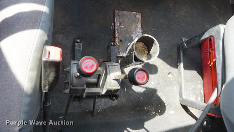 image for item DE3327 2003 International 7400 silage truck