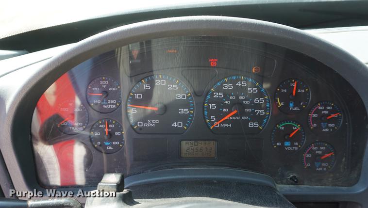 image for item DE3327 2003 International 7400 silage truck