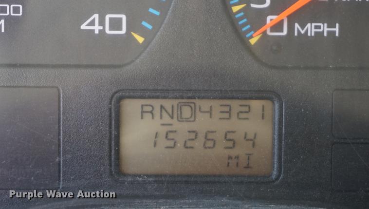 image for item DE3327 2003 International 7400 silage truck