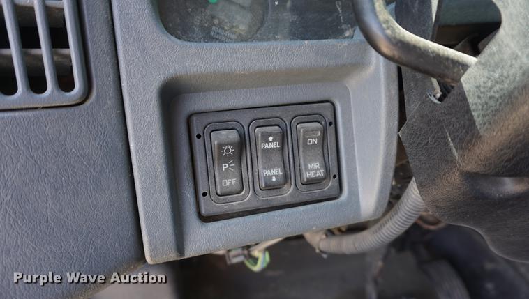 image for item DE3327 2003 International 7400 silage truck