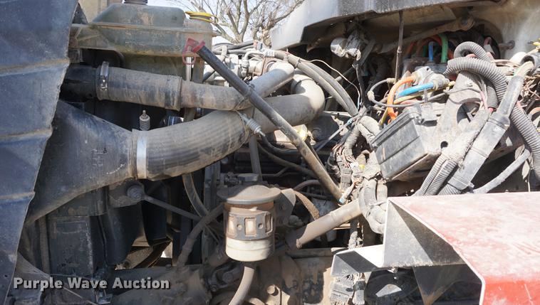 image for item DE3327 2003 International 7400 silage truck