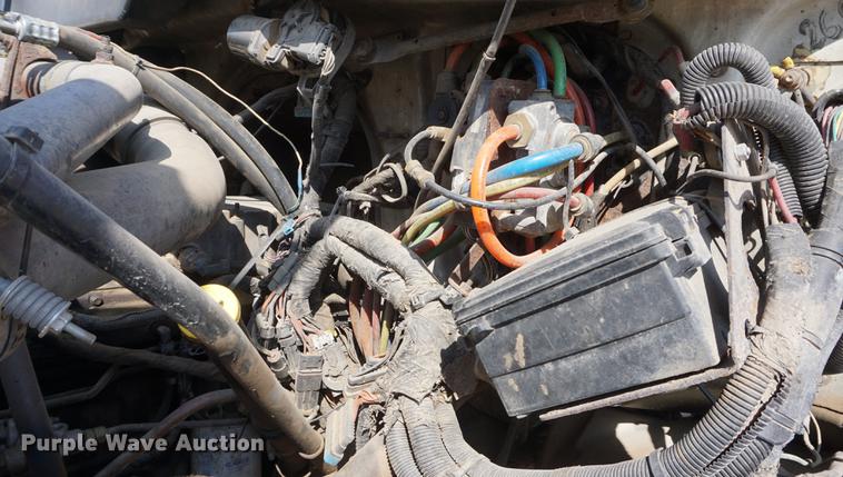 image for item DE3327 2003 International 7400 silage truck