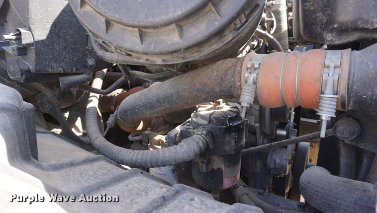 image for item DE3327 2003 International 7400 silage truck