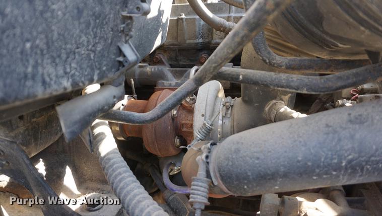 image for item DE3327 2003 International 7400 silage truck