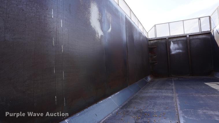 image for item DE3327 2003 International 7400 silage truck