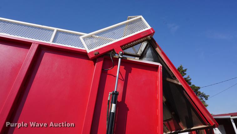 image for item DE3327 2003 International 7400 silage truck